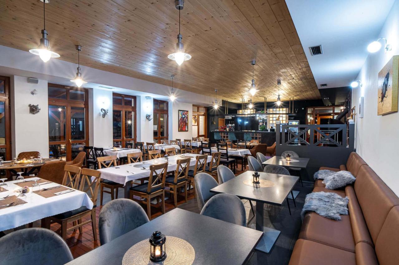 Red Deer Hotel Брезно Экстерьер фото