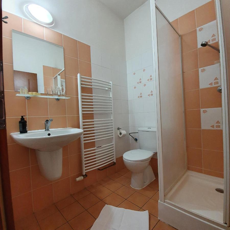Red Deer Hotel Брезно Экстерьер фото