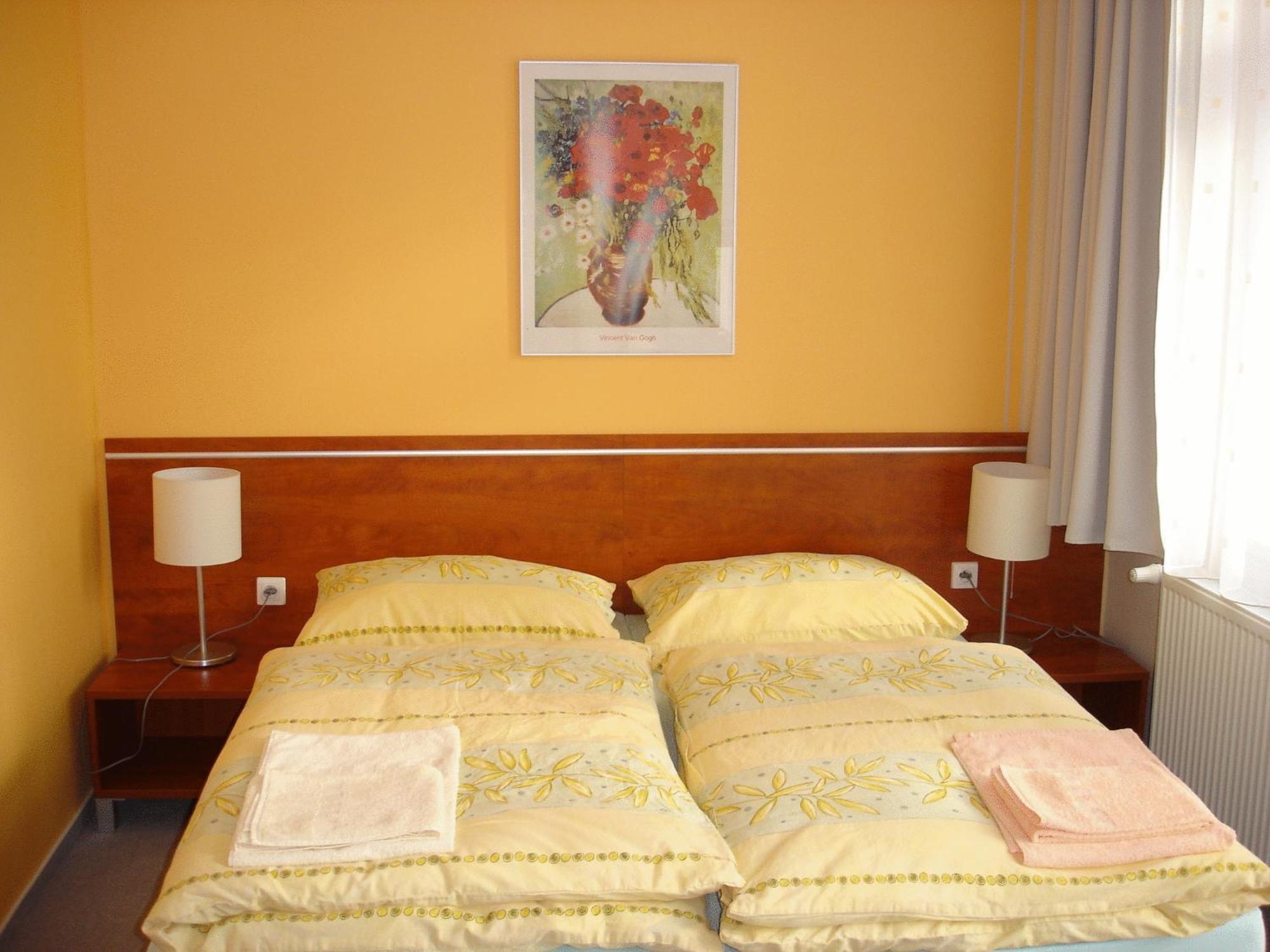 Red Deer Hotel Брезно Экстерьер фото