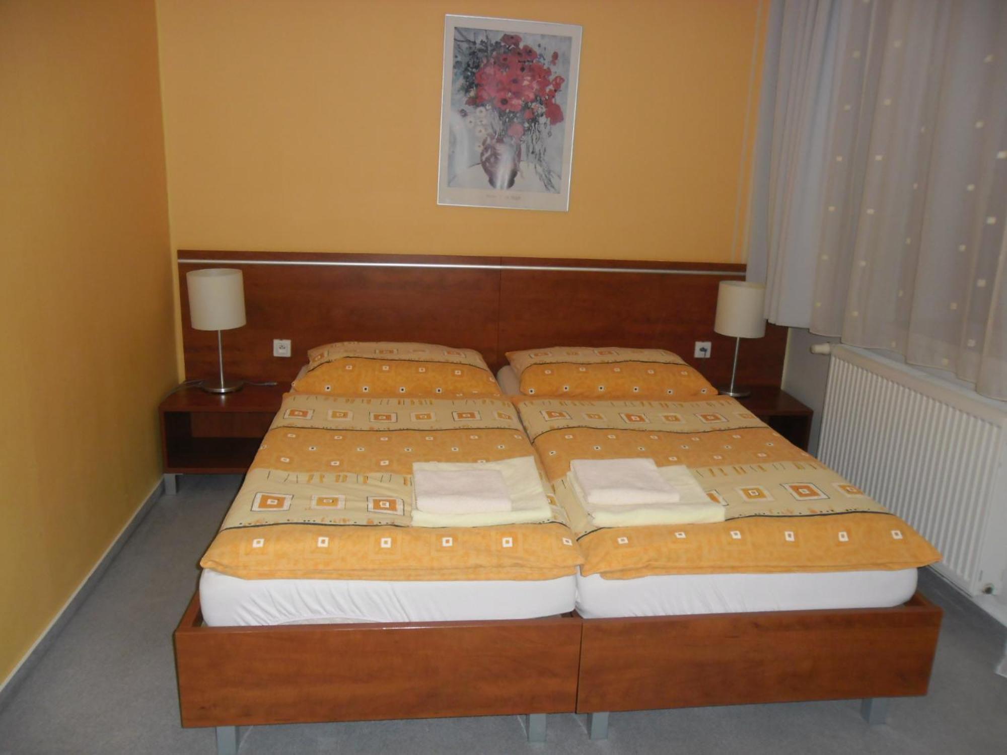 Red Deer Hotel Брезно Экстерьер фото