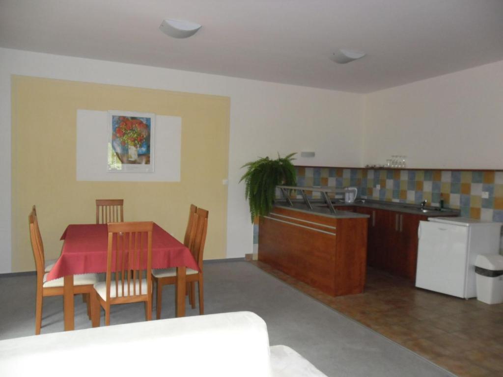 Red Deer Hotel Брезно Номер фото