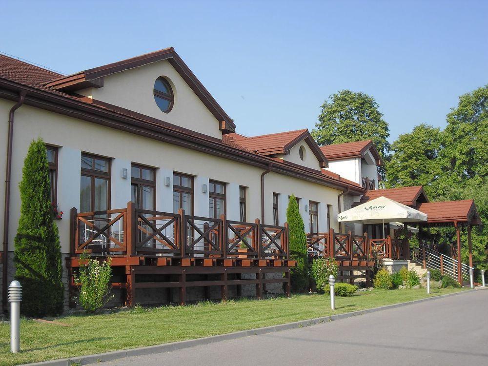 Red Deer Hotel Брезно Экстерьер фото
